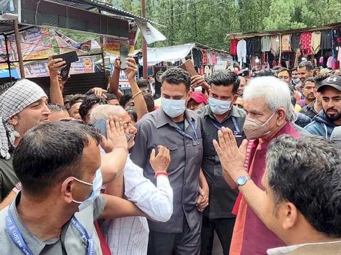 जम्मू-कश्मीर के उपराज्यपाल बचाव और राहत कार्यों की निगरानी के लिए अमरनाथ यात्रा आधार शिविर में डालेंगे डेरा